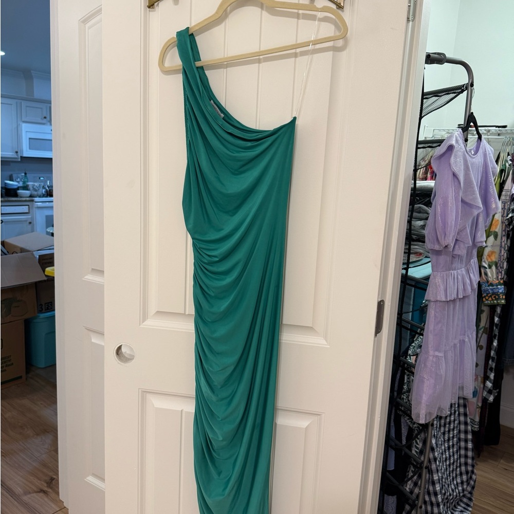 Vestique Green Dress with Elegant Design